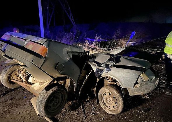 Возле Краснотурьинска в аварии погибли двое горожан. Водитель врезался в столб