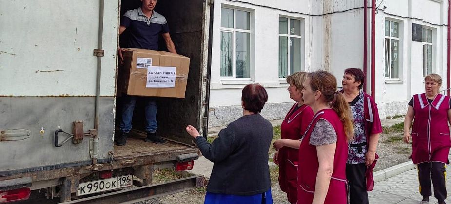 Вячеслав Шадрин привез для сосьвинцев очередную машину с гуманитарной помощью