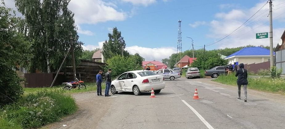 В Серове столкнулись автомобиль и мотоцикл. Мотоциклист был доставлен в больницу