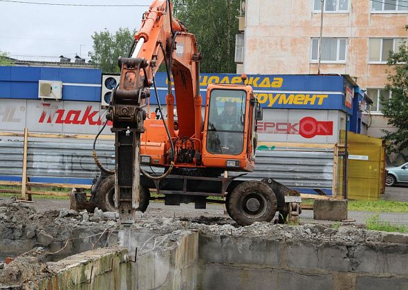 В Серове начали демонтировать один из долгостроев по Заславского