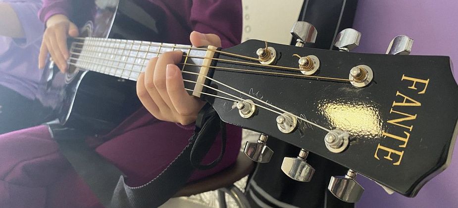 Серовскую молодежь приглашают участвовать в вокальном фестивале «Нам этот подвиг позабыть нельзя»