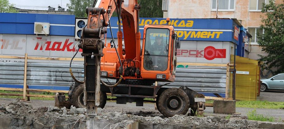 В Серове начали демонтировать один из долгостроев по Заславского