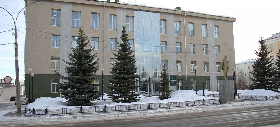 Мэрия Серова ищет подрядчика для чистки кровли от снега, наледи и сосулек