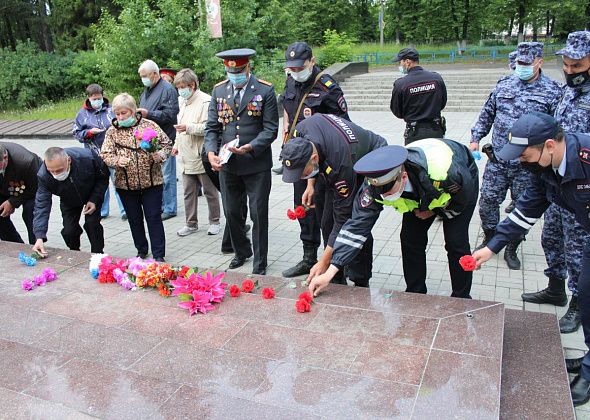 Серовские полицейские зажгли "Свечу памяти"