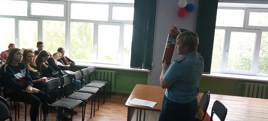 С работниками загородных оздоровительных лагерей Серова провели инструктаж по пожарной безопасности
