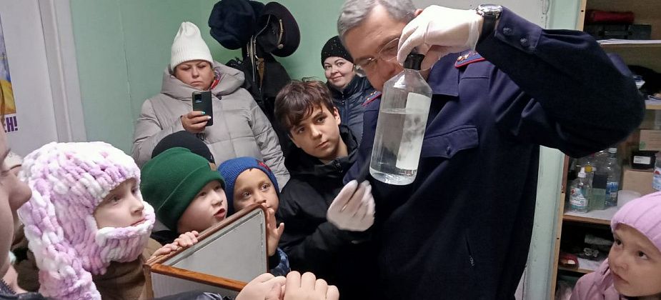 В Серове полицейские проводят акцию «С ненавистью и ксенофобией нам не по пути»