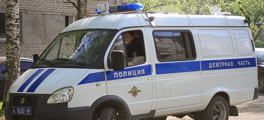 В Екатеринбурге подростки обокрали секс-шоп