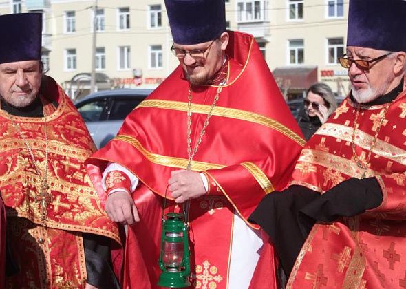 Символ любви, добра, веры. Серовчане встретили Благодатный огонь