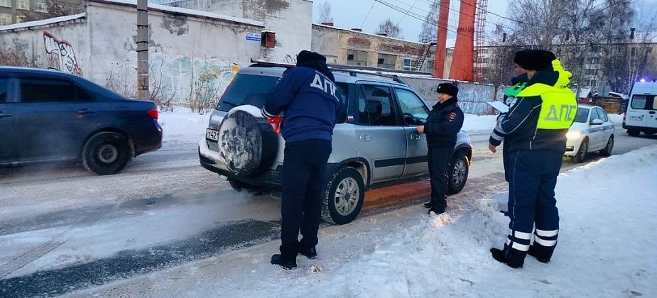 Иномарка наехала на серовчанку, которая шла по тротуару
