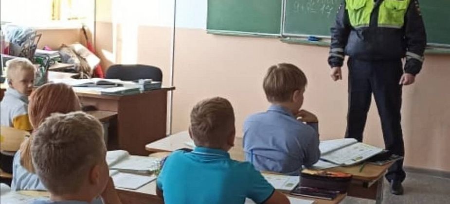 Сотрудники Госавтоинспекции Серова проводят в школах профилактические мероприятия