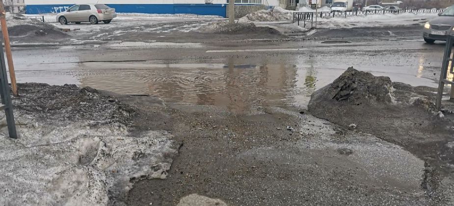 На затопленном пешеходном переходе в Серове «будут приняты меры по недопущению застоя воды»