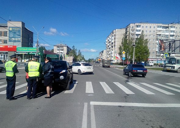 Водитель автомобиля «Ниссан Джук» сбил серовчанку, которая переходила дорогу по пешеходному переходу