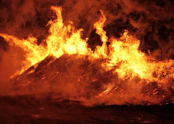 Мэрии Серова выписали штраф за сгоревшую свалку горбыля. Но власти в суде оспаривают наказание