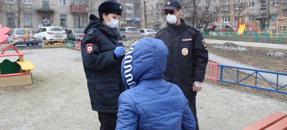 COVID. Сотрудники серовского отдела полиции разъясняют гражданам требования Указа губернатора