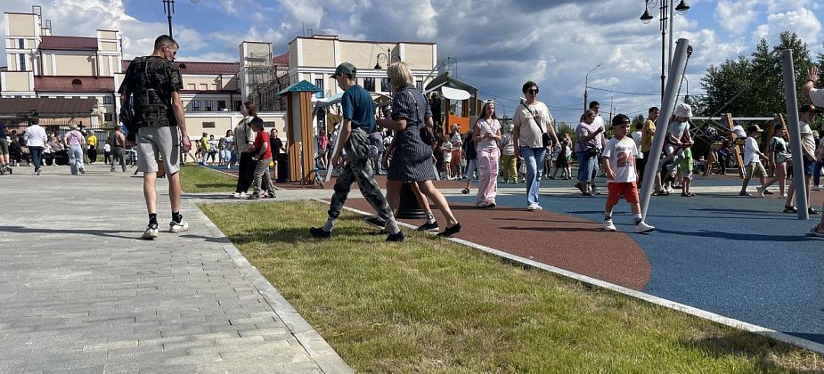 В сквере у ДКМ Серова подрядчик добавит дорожку из спила деревьев