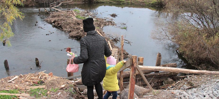 Мостки подтопило, лодку – сносит течение. В правобережной части Филькино вновь проблемы