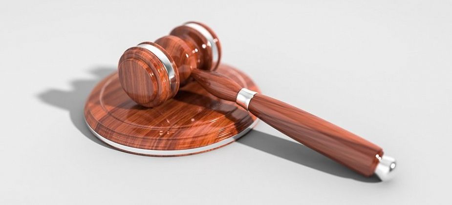 Фельдшер, уволенный из Серовской горбольницы, пошел под суд за поддельный диплом и махинации