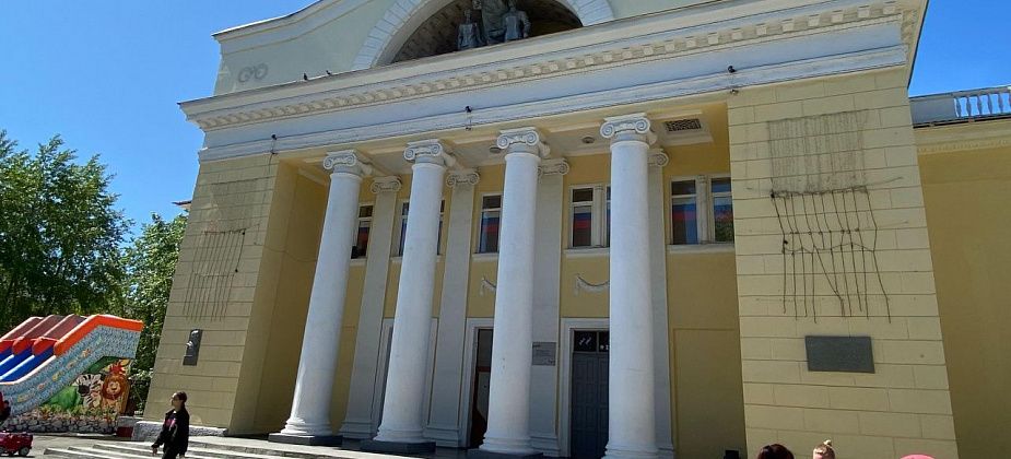 Накануне Дня матери в ДКЖ пройдет праздничный концерт. Поздравят серовчанок, причастных к празднику