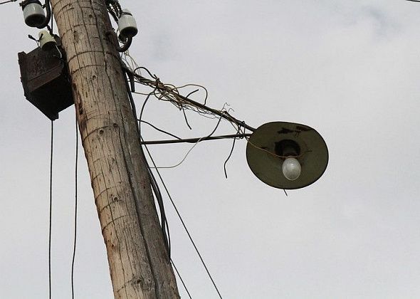 Жительница Новой Колы пожаловалась, что уличное освещение не работает четвертый день: "Мы вынуждены ходить в магазин с фонариками"