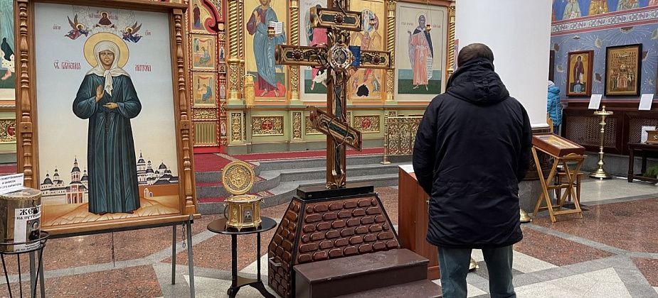 В Серове пребывают мощи и икона Матроны Московской и крест-мощевик 