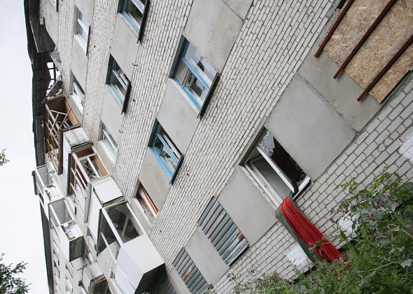 Суды, выбитые окна и угроза обрушения. Когда снесут дом, где год назад взорвался газ?