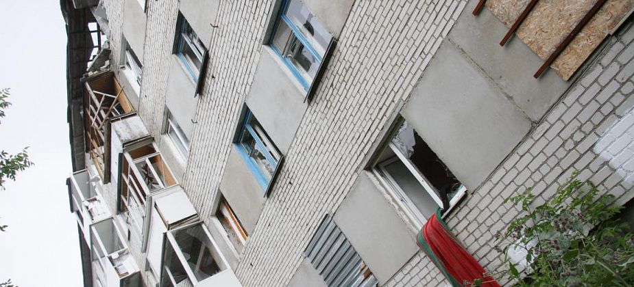 Суды, выбитые окна и угроза обрушения. Когда снесут дом, где год назад взорвался газ?