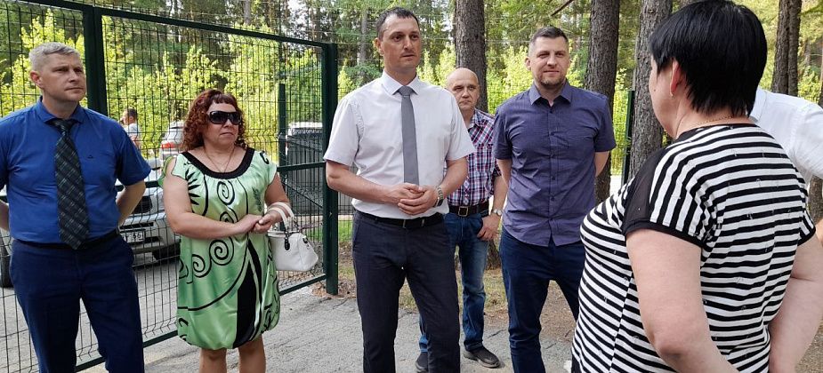 Депутаты Думы Серова оценивали состояние загородных лагерей и стреляли из автоматов