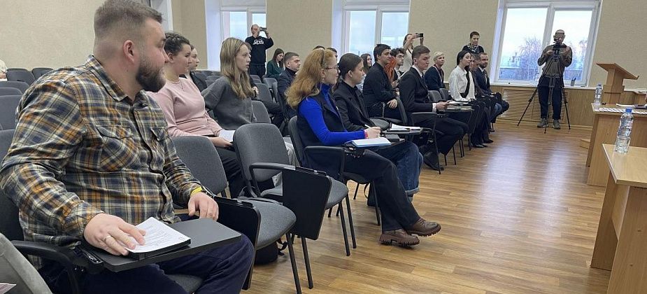 “Изменить судьбу Серова”. Прошло первое заседание молодежной Общественной палаты нового созыва