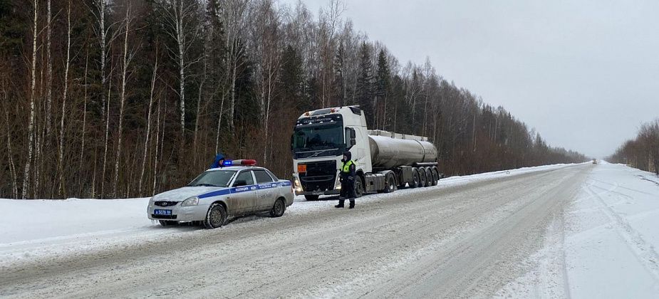 ГИБДД Серова ограничила движение грузовиков и междугородних автобусов