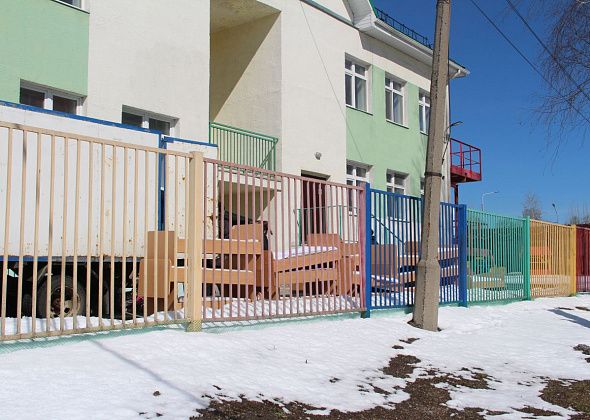 Из детского садика “Умка” вывозят мебель