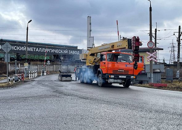 Из-за замены рельсов в Серове временно перекроют движение через два  железнодорожных переезда