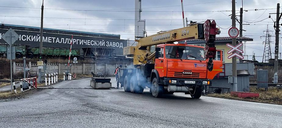 Из-за замены рельсов в Серове временно перекроют движение через два  железнодорожных переезда