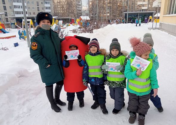 Юные серовчане из детского сада «Тополек» напомнили горожанам о правилах пожарной безопасности в Новый год 