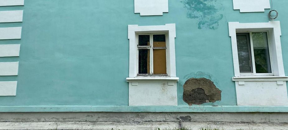 Администрация Серова прокомментировала ситуацию с заброшенной квартирой, где соседка заметила ласку