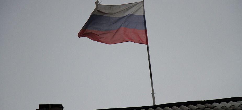 Администрация Серова закупает новые флаги России. Старые – утилизируют