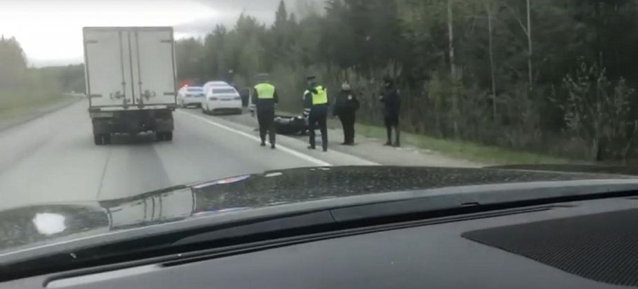 На трассе под Краснояркой мотоцикл столкнулся с “Тонаром”