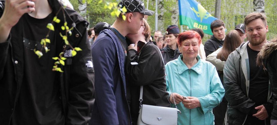 В Серове прошла очередная отправка в армию. На службу проводили 13 человек