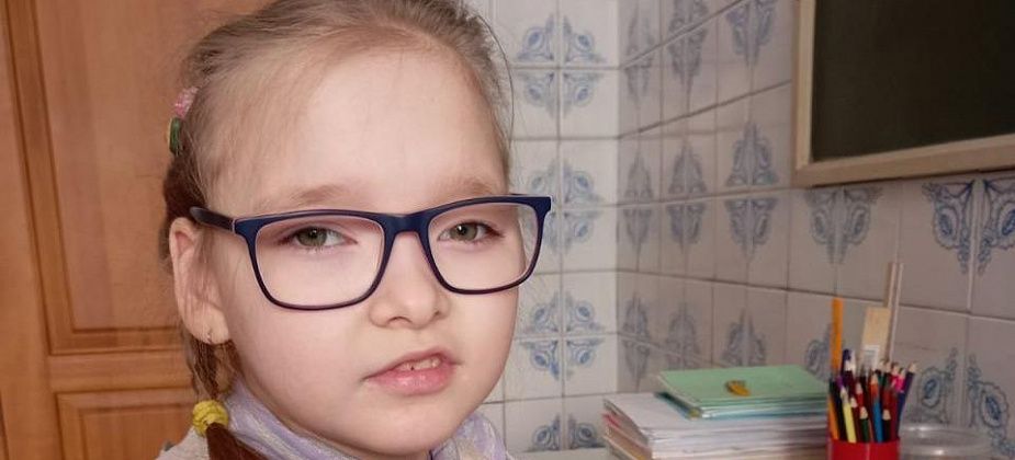 Благодаря заводу и благотворительному фонду, маленькая Варвара Жигалова из Сухого Лога поедет на реабилитацию