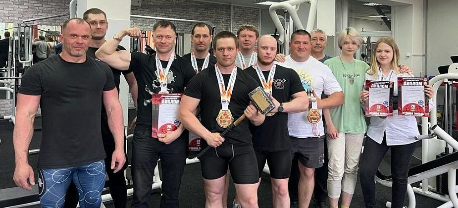 Атлеты из Серова заняли первое место на крупном командном турнире по тяжелой атлетике