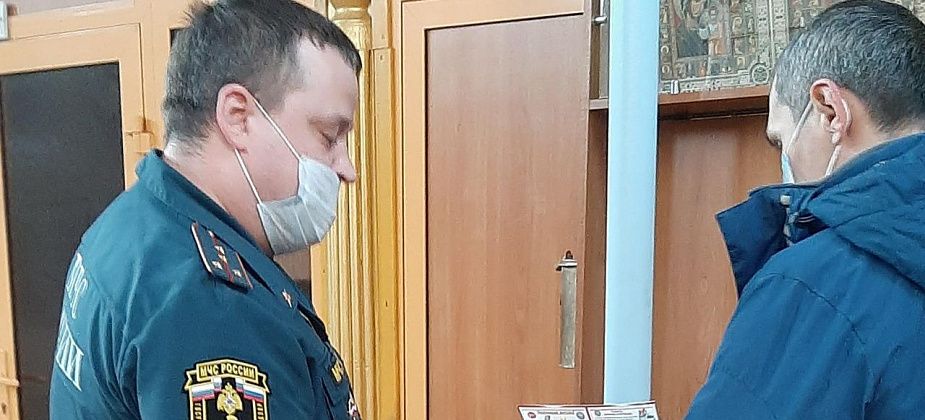 В преддверии Рождества спасатели проверяли серовские храмы