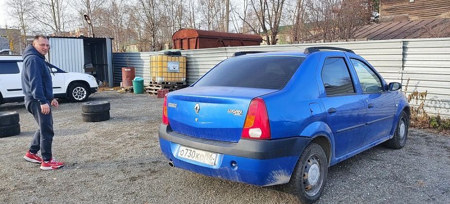 Logan под "запретом". В Серове предприниматель вступил в противостояние с судебными приставами. Они не хотят снимать "запрет" на регистрацию машины, наложенный на старого владельца