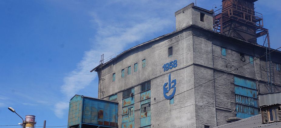 Прокуроры проверяют, как Серовский завод ферросплавов соблюдает законодательство в сфере оплаты труда