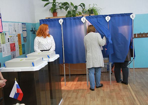 Серовчане до открытия избирательных участков встали в очередь, чтобы проголосовать за кандидата в Госдуму