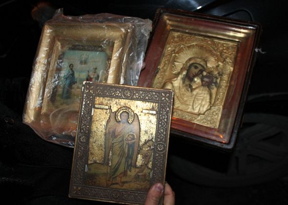 Полиция передала в собор Серова иконы, которые изъяли у «торговца стариной»