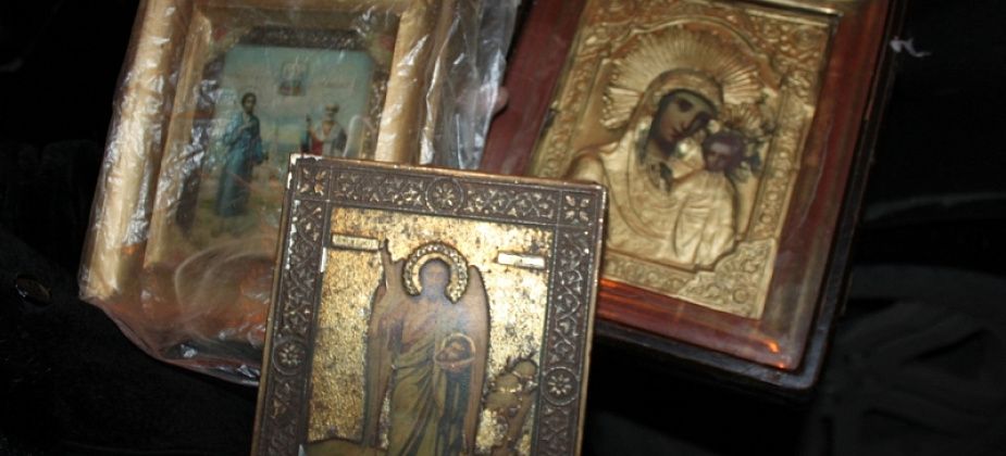 Полиция передала в собор Серова иконы, которые изъяли у «торговца стариной»