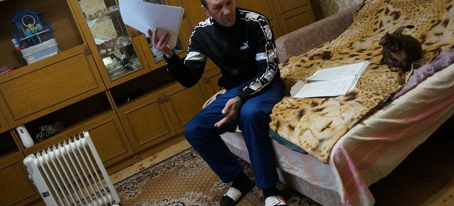 "Может, губернатор услышит". Серовчанин - житель аварийного дома обратился к Евгению Куйвашеву