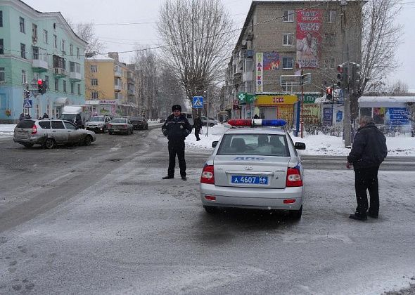 ГИБДД Серова и Сосьвы рекомендует автомобилистам региона поменять летнюю резину на зимнюю