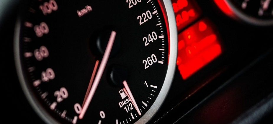 Новые автомобили в России с начала марта подорожали на 20-30%