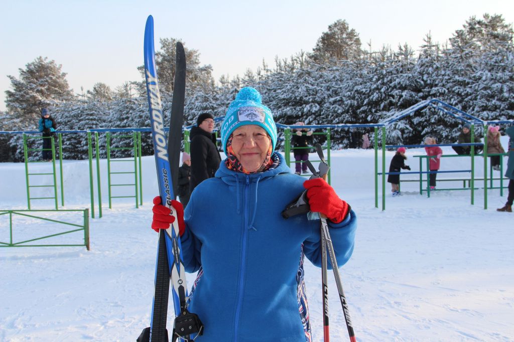 Пенсионерка Вера Анкудинова не расстается с лыжами с 8 лет. Фото: Мария Чекарова, "Глобус"
