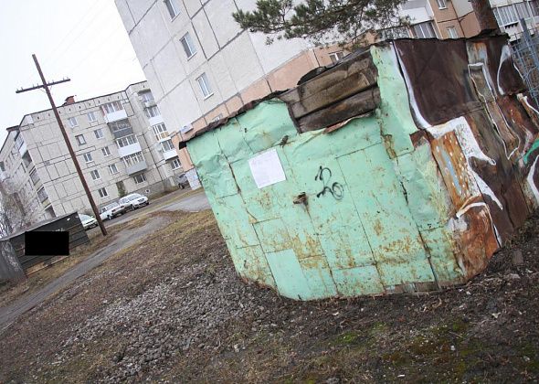 Власти Серова планируют снести гараж и «сооружение из шпал» на улице Ключевой